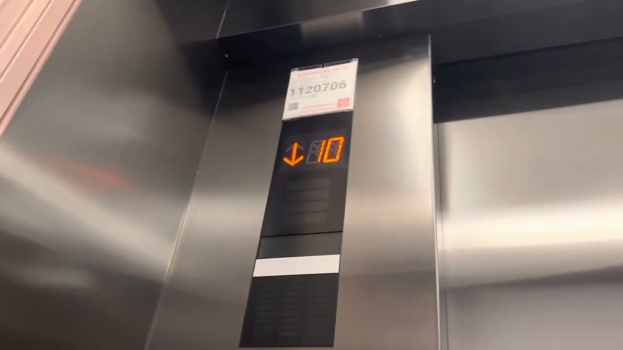 高雄義享天地的（三菱重工Mitsubishi elevator)🛗，未拍輪椅♿️電梯🛗，請見諒。