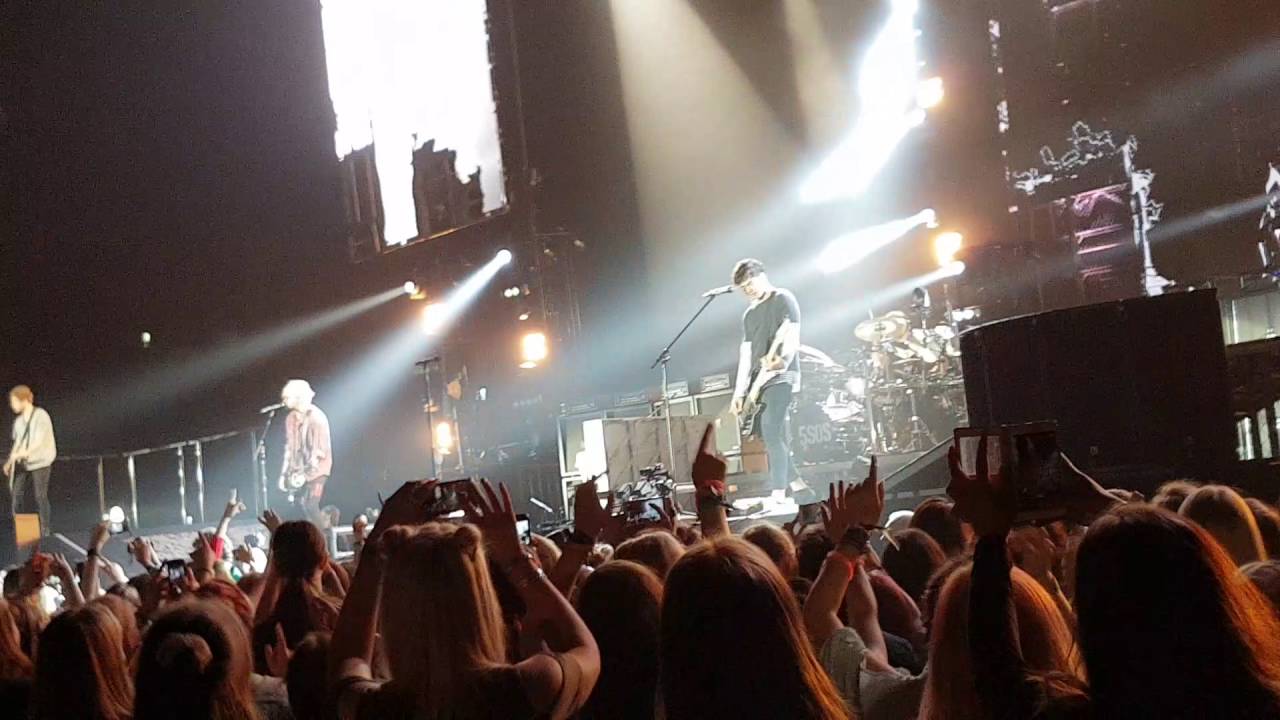 Hey Everybody - 5SOS (May 22, 2016 in Amsterdam)