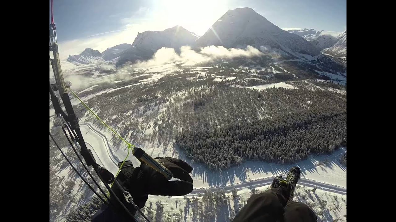 Paragliding p&aring; bondalseidet