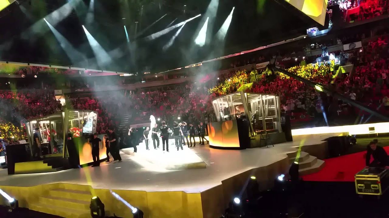EG wins TI5 (crowd reaction, deadmau5 side)