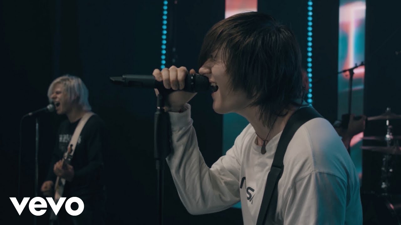 Young Medicine - Living Fiction (Live)