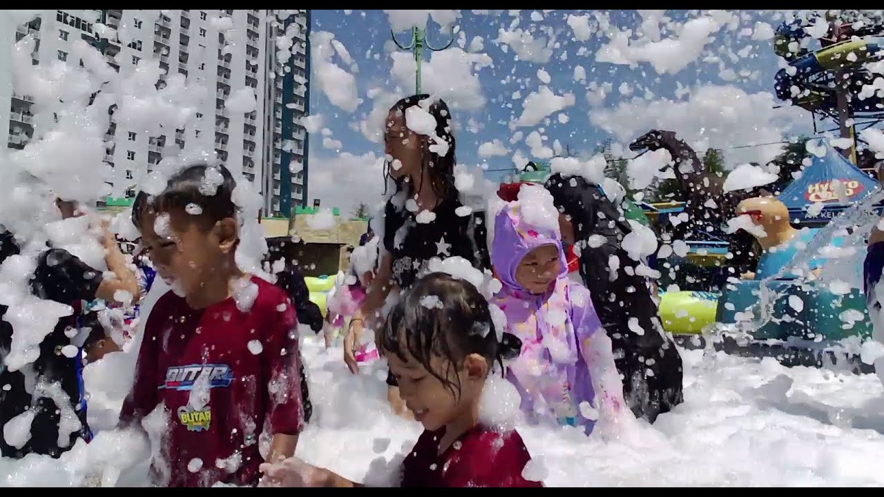Serunya Wahana Air Juga Gelembung Busa Di Sun City Waterpark Sidoarjo