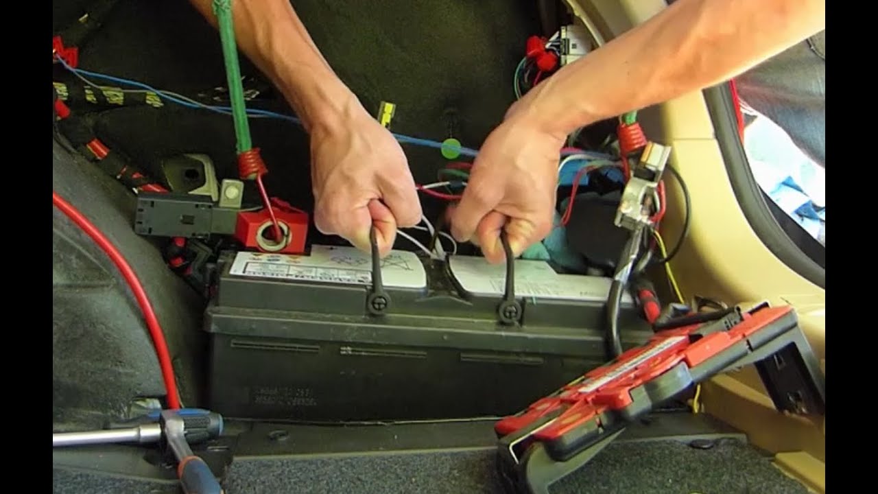 Comment remplacer la batterie sur BMW série 3 E90