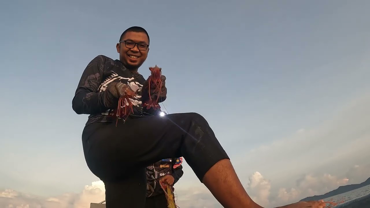 Santai-Santai Memukat Udang di Pinggiran.. Musim Udang Sudah Datang.. Cuti Dulu Kita Memancing Gais.
