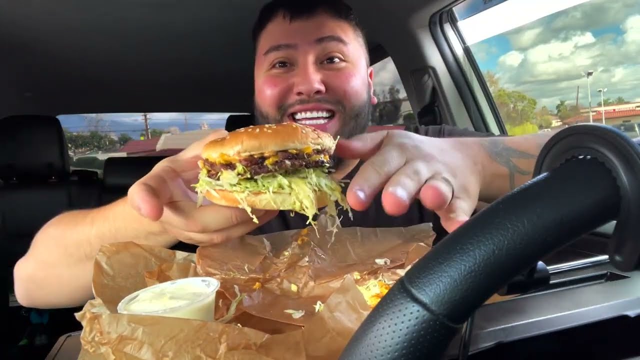 Шоу с поеданием бургеров TAMS BURGER MUKBANG