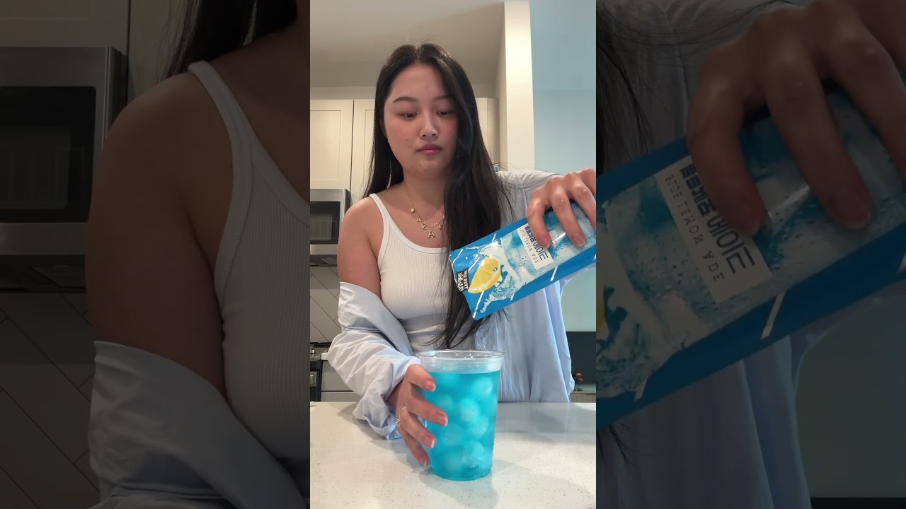 blue lemon ade + milkis ❄️🍋 #icecups #drinkpouch  #southkorea #711 #koreanconveniencestore #asmr