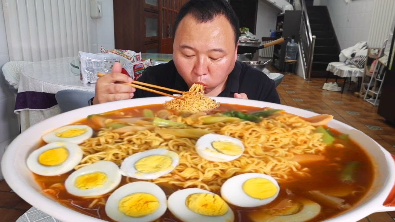 🔥【营多捞面·香到犯规！】阿强一次性怒干七包营多捞面！泡面之神附体！最后一口直接封神！