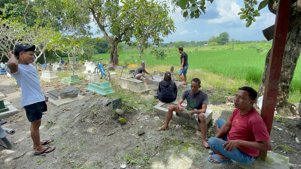 TILIK MAKAM ALM ANANG. KARO DELOK DUKAWAN NGIJING‼️KOK YO GEGER NEH TO YO”