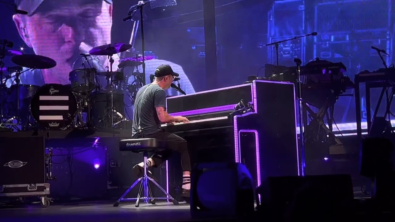 Ryan Tedder sings “Halo” by Beyoncé with One Republic