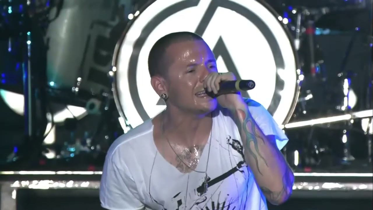 Umbrella - Rihanna ft Chester Bennington.