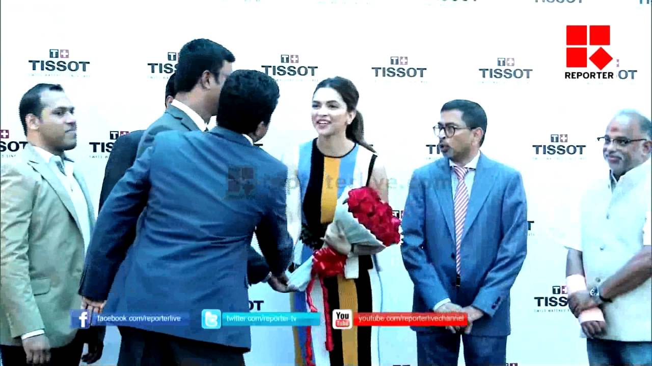 Deepika Padukone in KochI Lulu mall