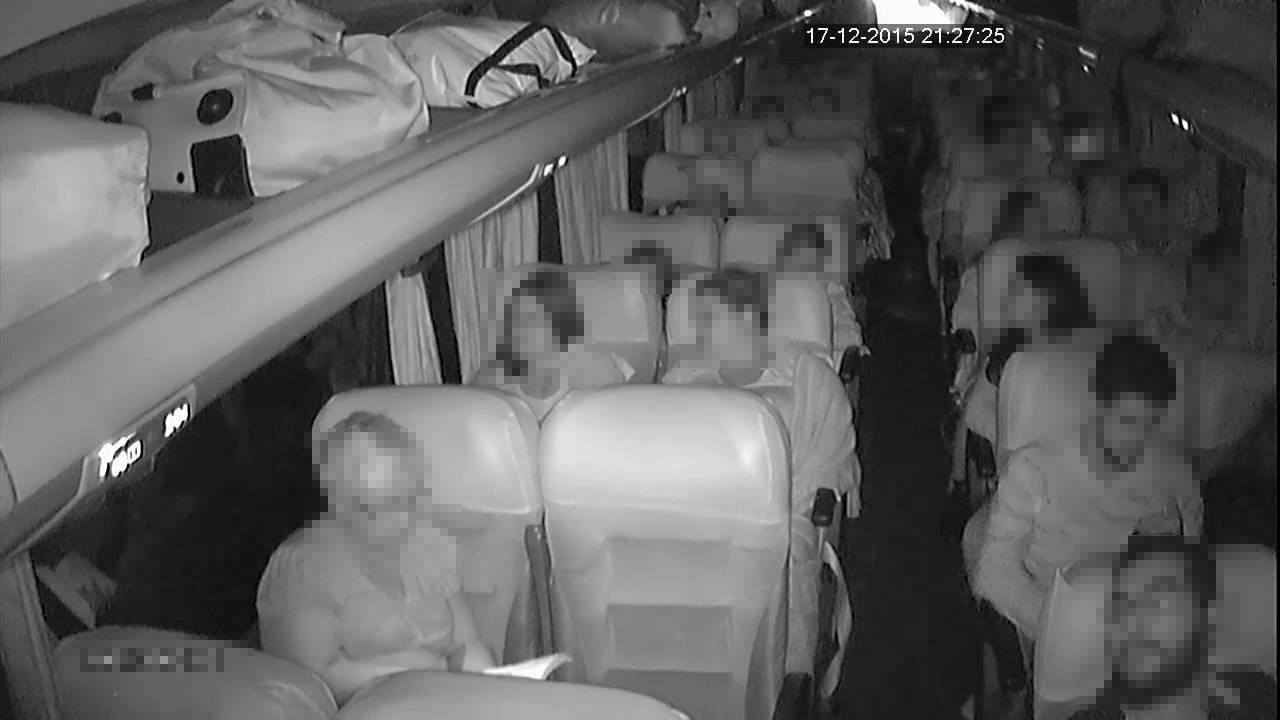 Monitoramento Busvision Slim com DVR e C&acirc;mera dentro de um &ocirc;nibus de noite