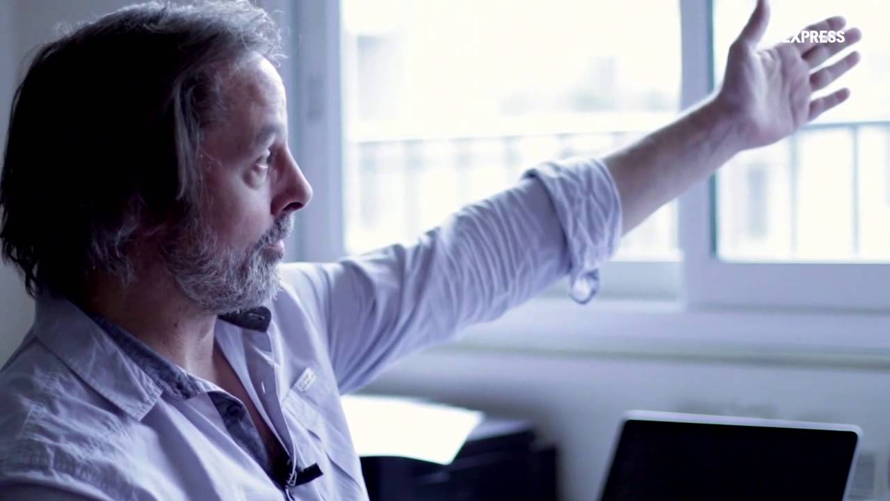 Christophe Alévêque, intérieur jour