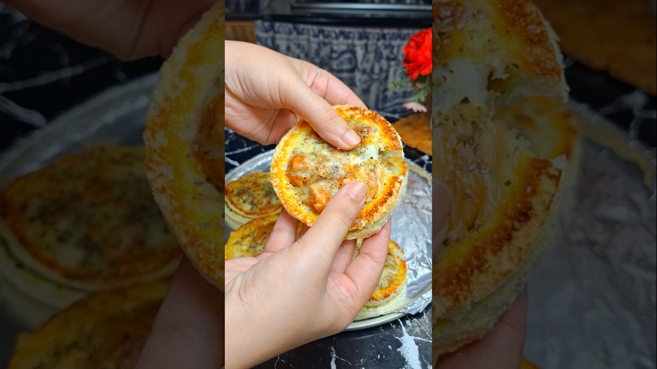 Cheesy Bread Discs Recipe #breaddiscs