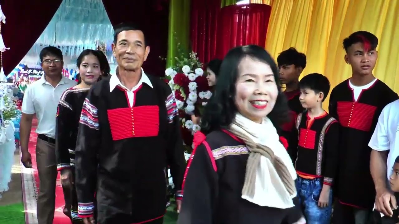 đám cưới :  RMAH YPE TƠ - H MÔ NIÊ