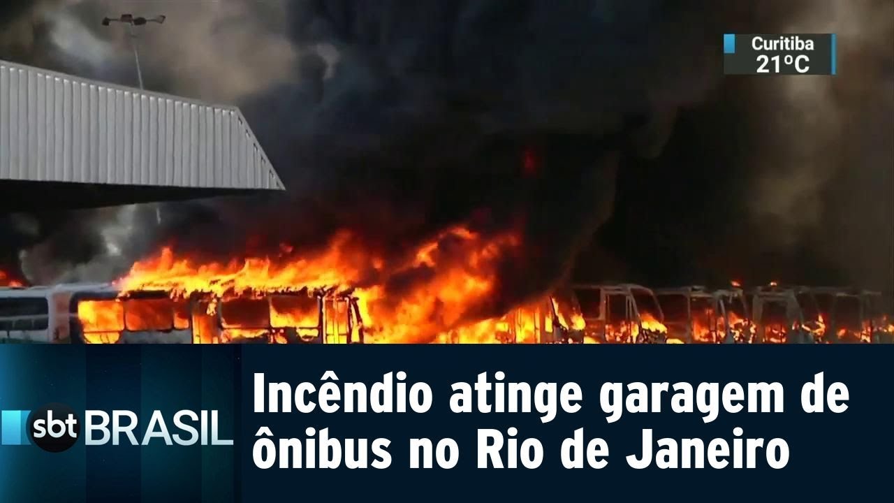 Incêndio atinge garagem de ônibus no Rio de Janeiro | SBT Brasil (02/02/19)