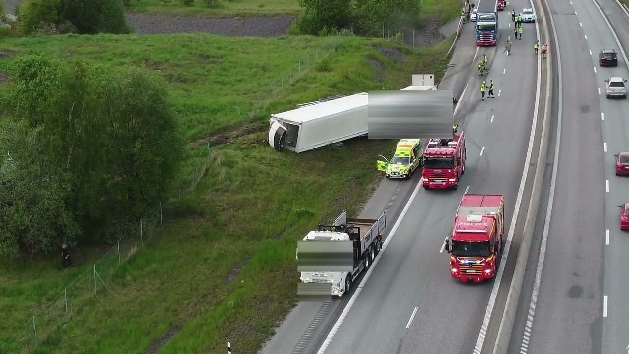 220530 Sv&aring;r trafikolycka utanf&ouml;r Norrk&ouml;ping p&aring; E4