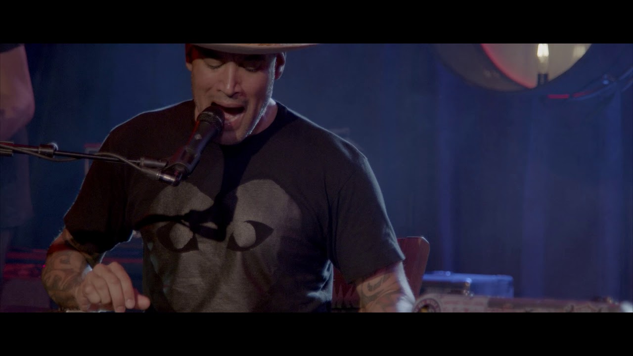 Ben Harper & Charlie Musselwhite - When The Levee Breaks