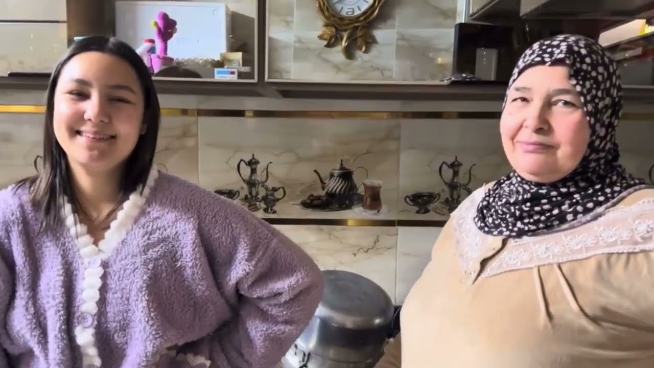 مي حگارة وكدير الفرزيات بين بناتها كتبغي غير ايمان بحلا أنا مشي بنتها هاد شي ميبغيه لا ربي لا عبدو😭😭