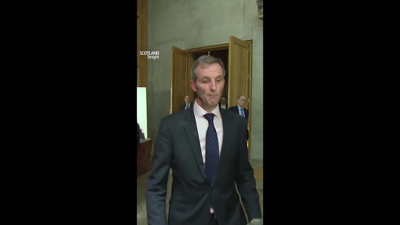 Реакция депутатов шотландского парламента на отклонение законопроекта об эвтаназии #новости #поли...