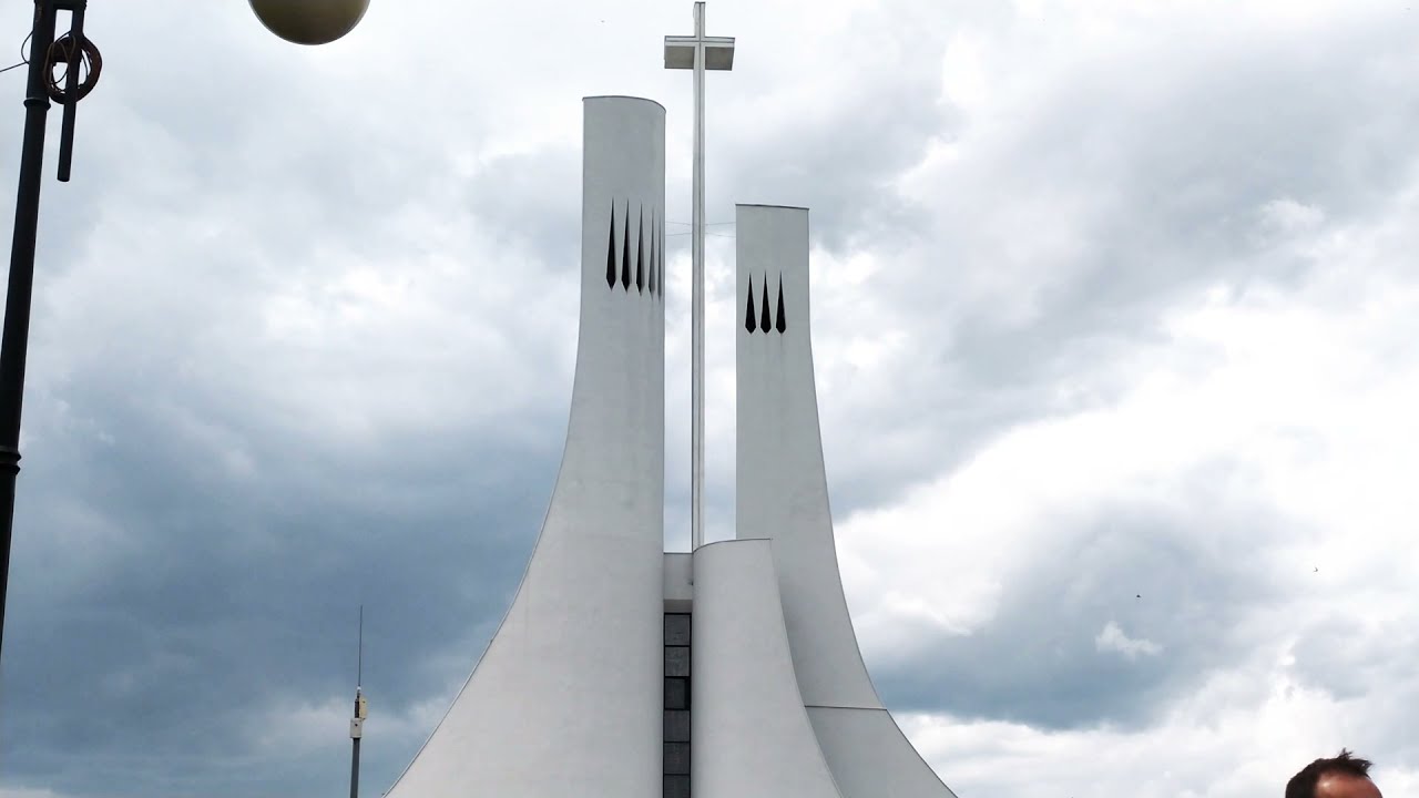 Trzy mniejsze dzwony parafii Ducha Świętego w Mielcu - dzwonienie przed Niedzielną Mszą Świętą
