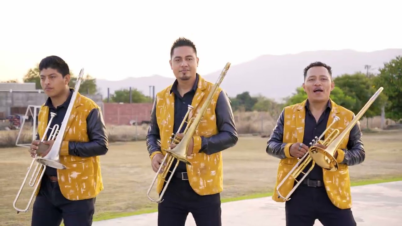 POR ESTAR PENSANDO EN TI ( Banda Indomable de Oaxaca Oficial)