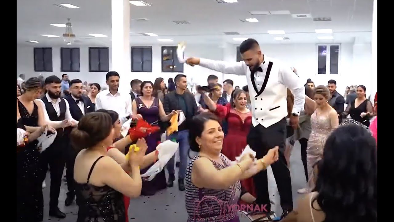 Erkan Acar'dan düğünde canlı canlı muhteşem halaylar 2