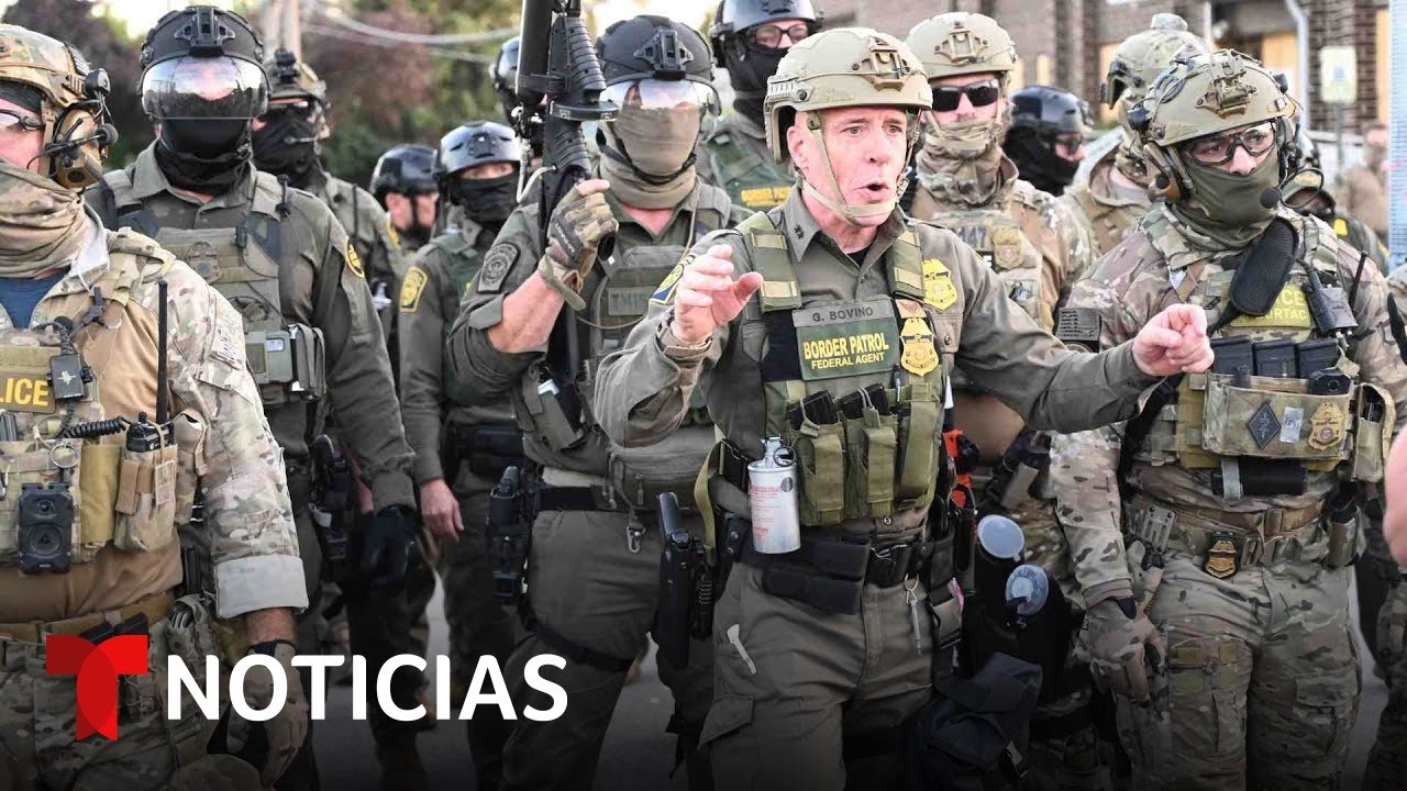 Agentes armados y encapuchados realizan operativo migratorio en 'La Villita' | Noticias Telemundo