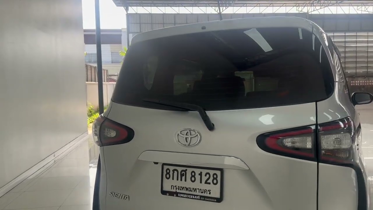 รถ 7 ที่นั่งราคาประหยัด Toyota Sienta 1.5V ตัวท็อป