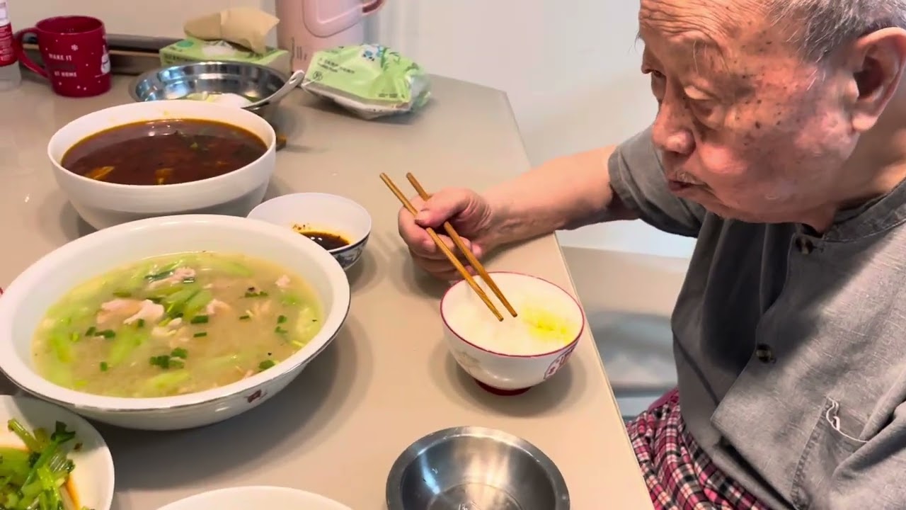 94歲父親午餐：絲瓜肉片湯 | Lunch for My 94-Year-Old Dad