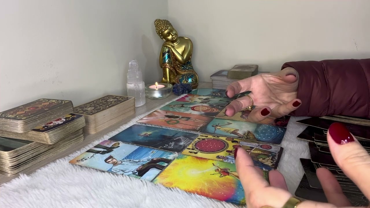 O que está PENSANDO sobre mim e o que VAI FAZER? Tarot Amor 🔮💭🎯