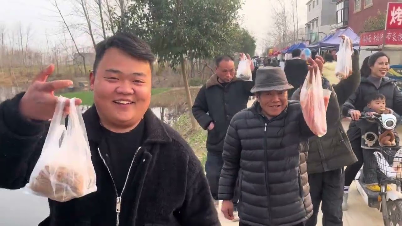 鑫磊带着去赶大会！吃着喝着看大戏！热闹非凡满满都是儿时回忆！ #我的乡村生活 #农村生活 #赶会现场