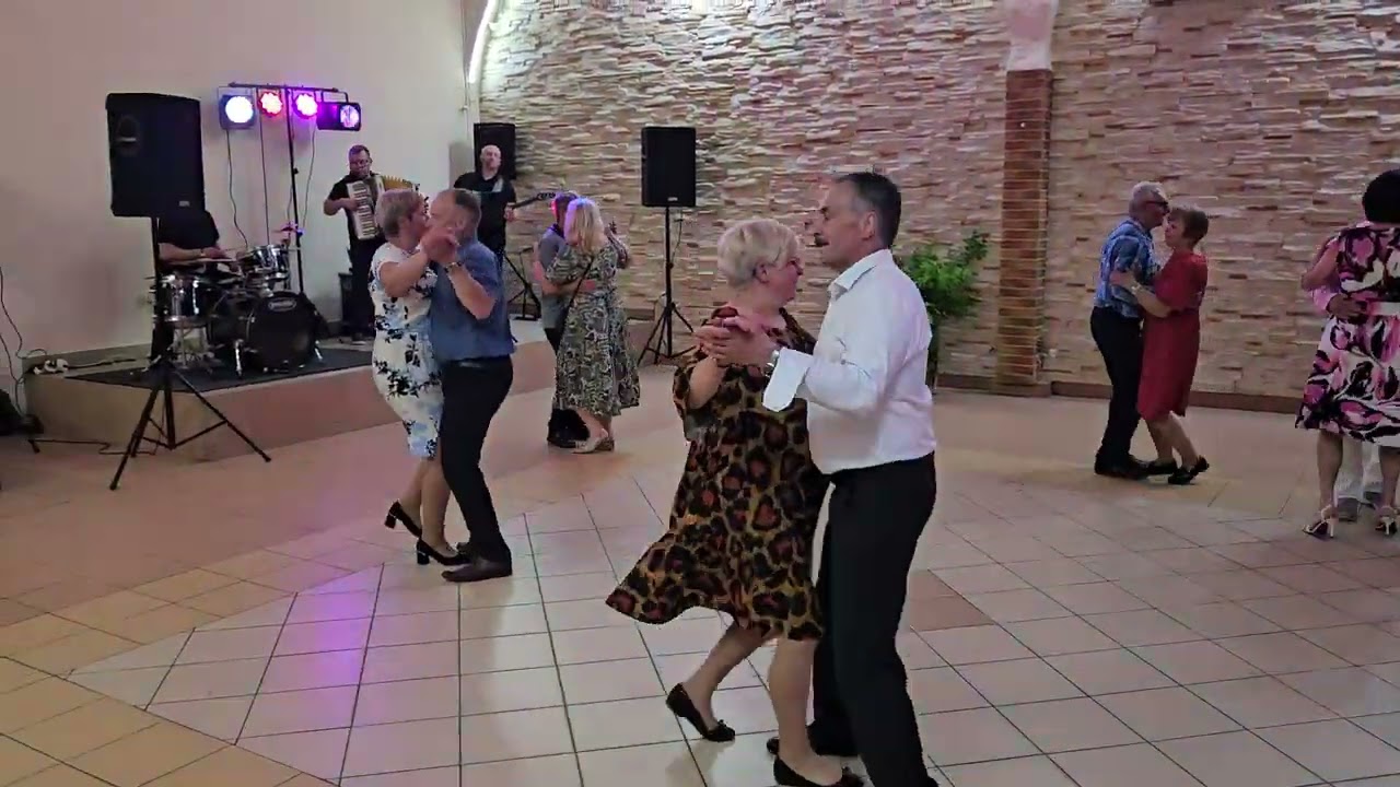 Jej oczy tęsknią za muzyką w muzyce widzi cały świat.