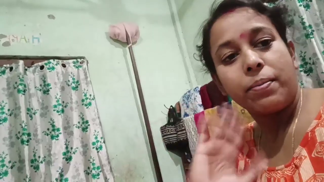 বাইরেটা এত রং পড়েছিল সব জল দিয়ে ভালো করে ধুয়ে দিলাম।