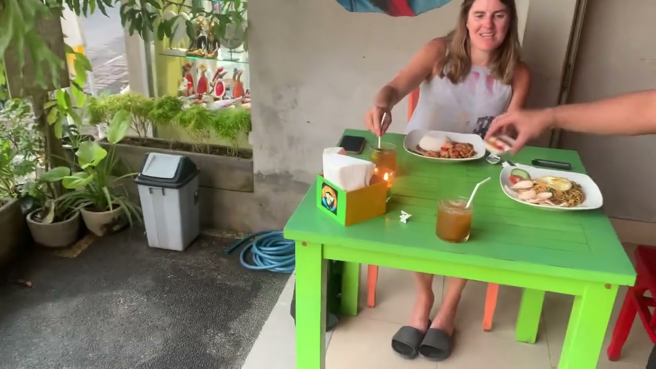 Warung Happy Monkeys Sanur