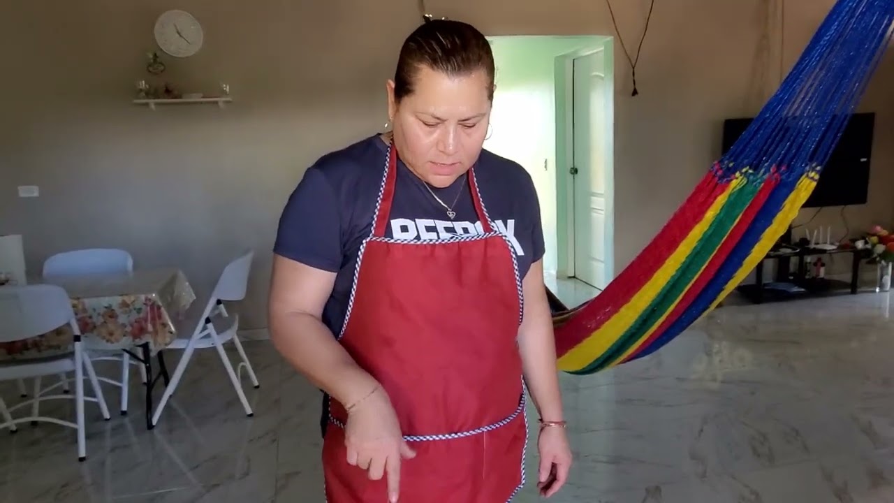 Miren como prepara mamà bro todo para poder cosinar 