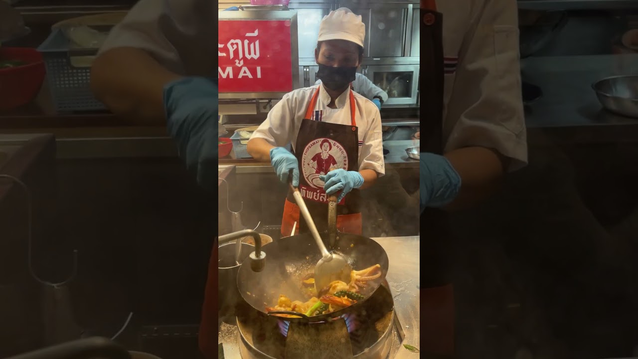 BEST PAD THAI RESTAURANT IN BANGKOK #travel #youtubeshorts #shorts