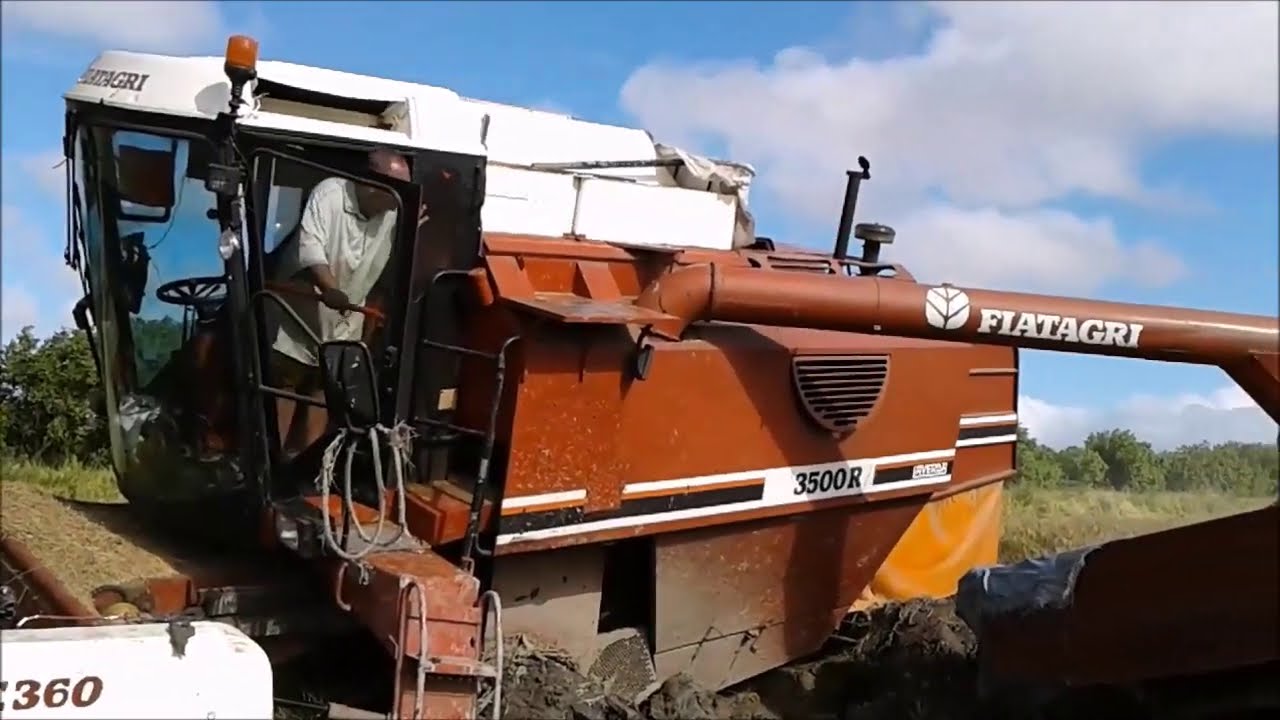 LAVERDA HARVESTER STUCK IN DEEP MUD 2020