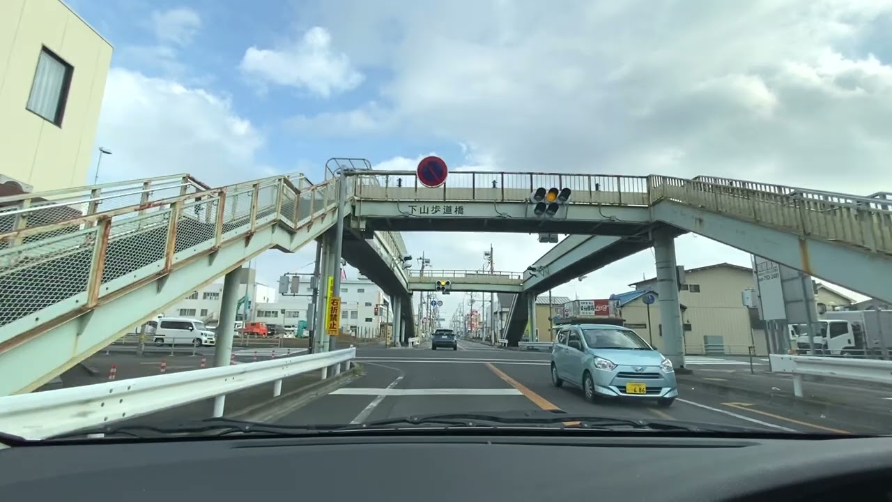 A Calming Drive Across Japan with Gentle Ambient Music