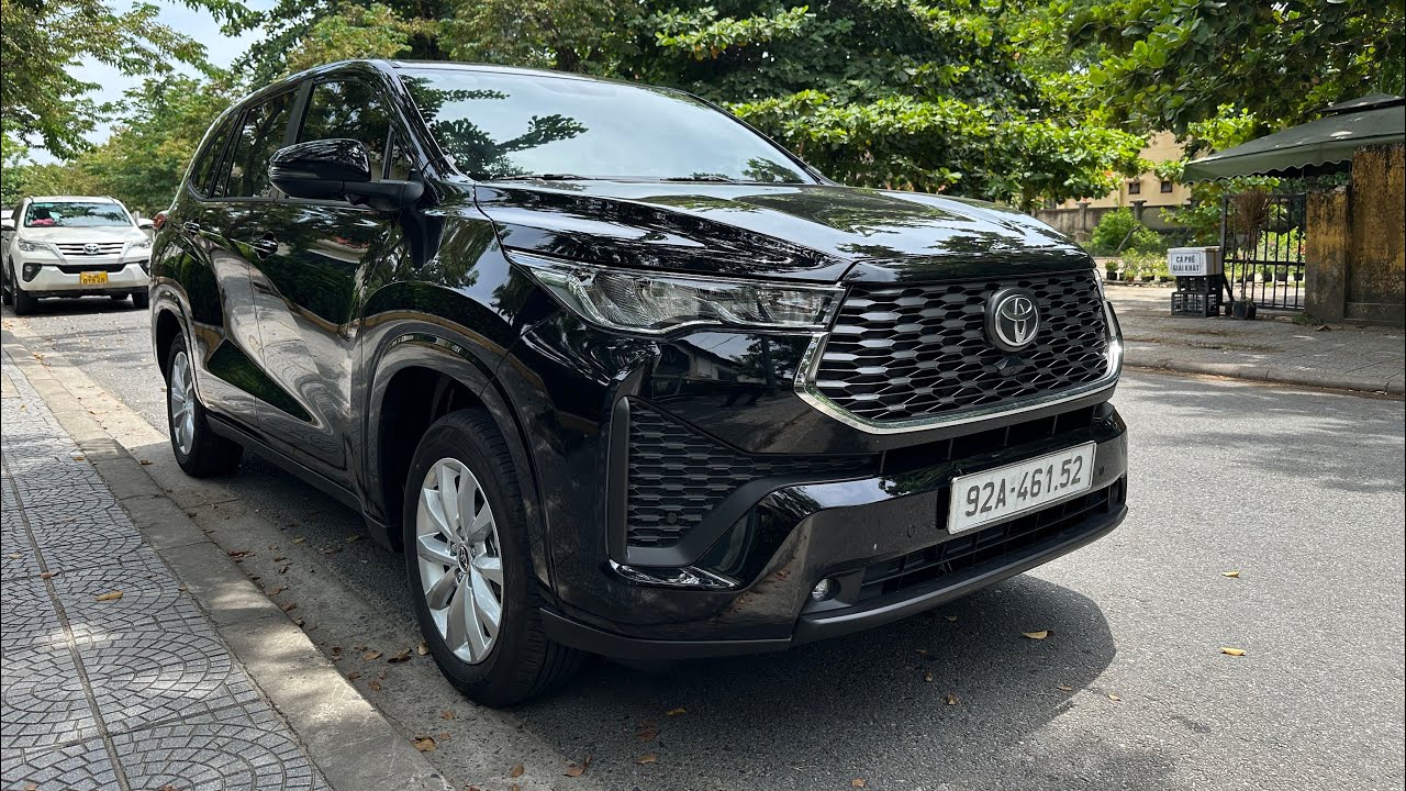 Vì sao chọn Innova Cross mà không phải Limo green vinfast