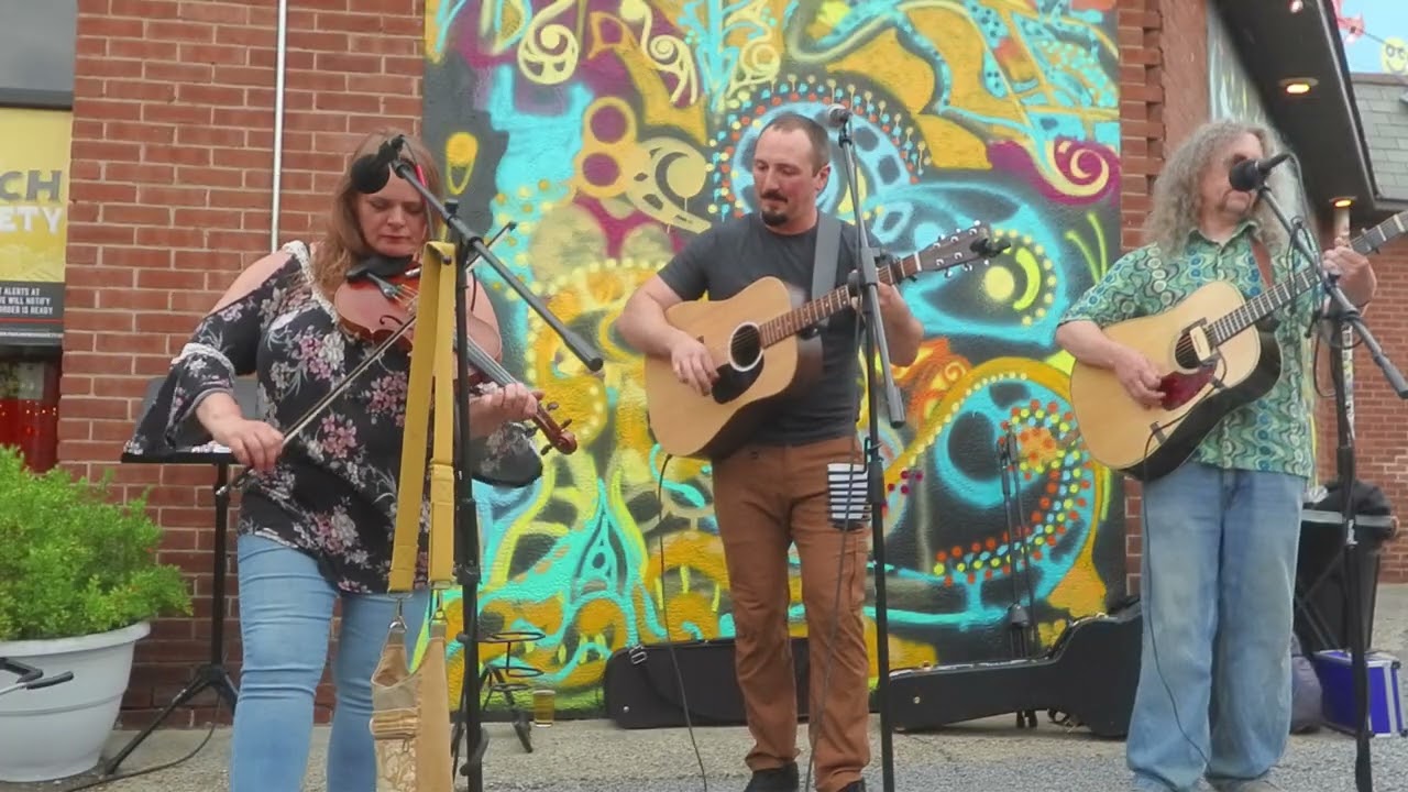 Billy Strings - Red Daisy