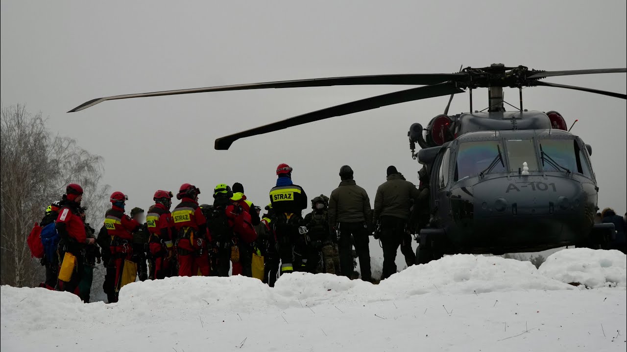 S-70i Black Hawk nad Soliną - kontrterroryści ćwiczyli w ekstremalnych warunkach 