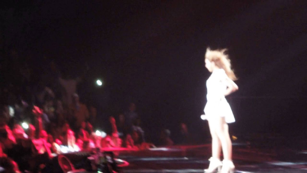 Beyonce - Run The World (The Mrs. Carter Show World Tour, Charlotte NC)