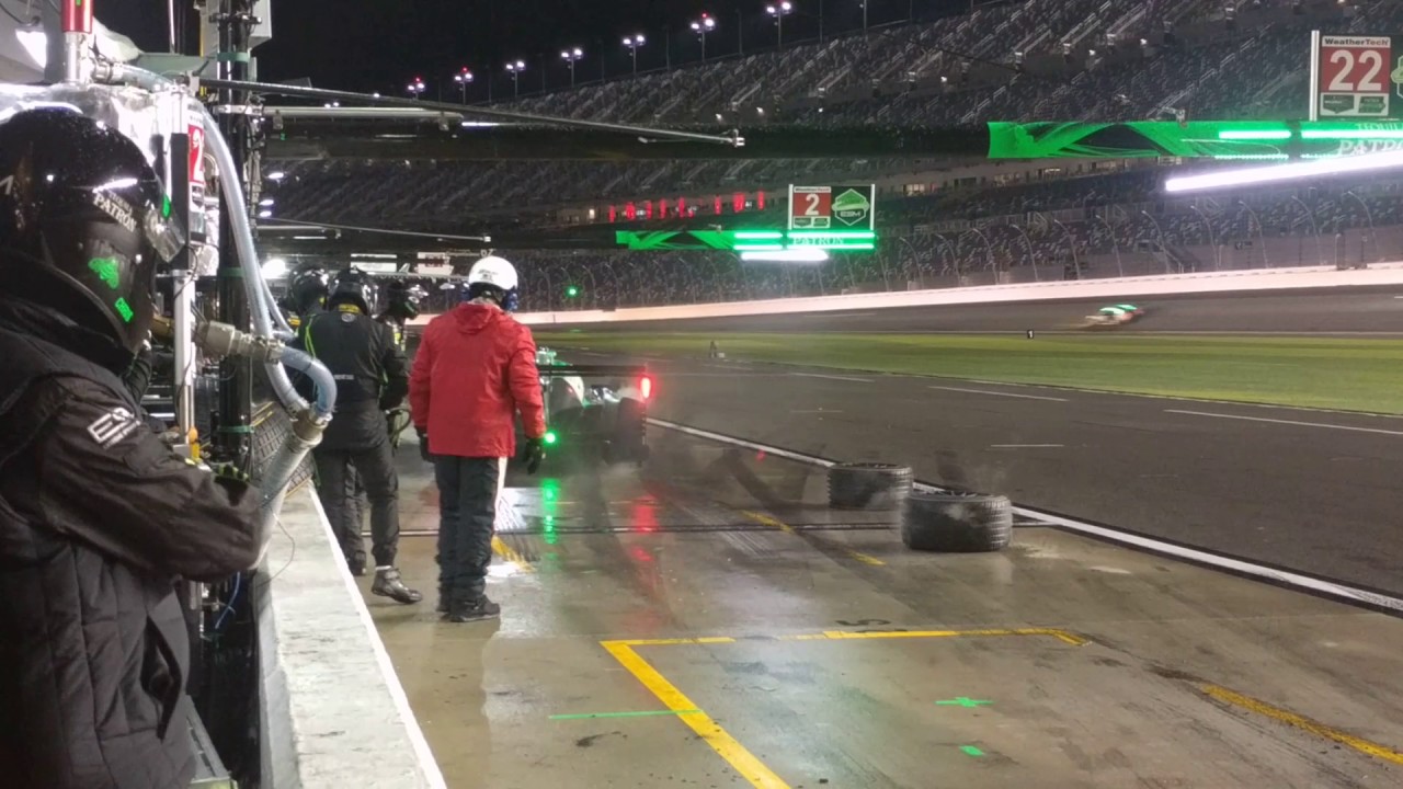 2017 Daytona 24: Tequila Patron ESM #2 Smoking Tires in the Rain