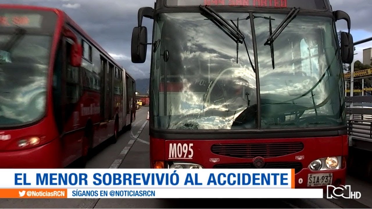 Un hombre, acompañado de un niño de 12 años, fue atropellado por un bus de Transmilenio y murió