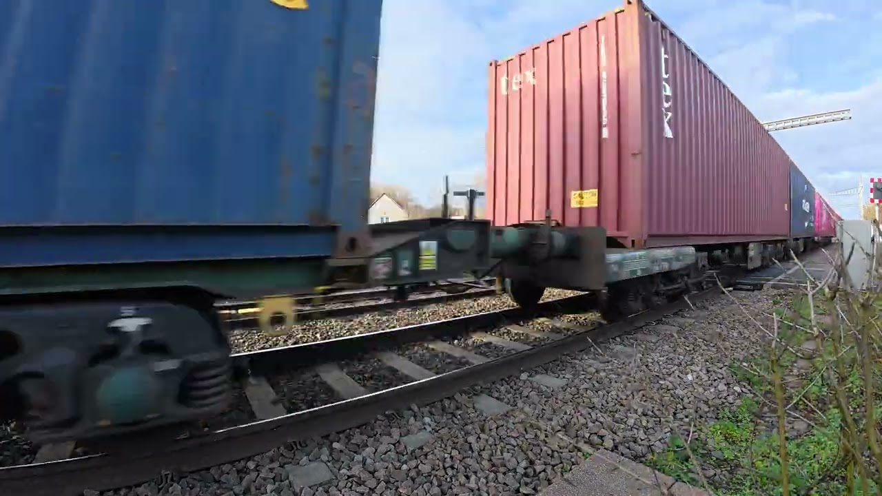 Freightline south towards Didcot. 