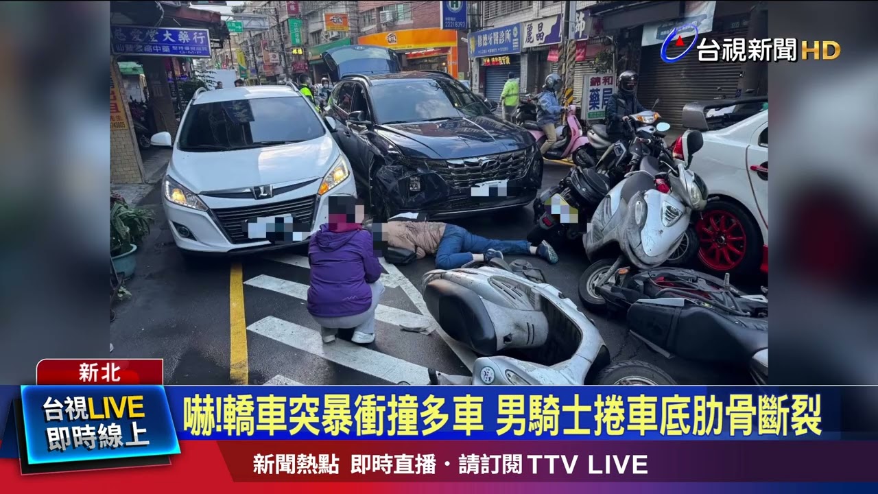 路口等紅燈遭衝撞！ 整排騎士像保齡球瓶倒地