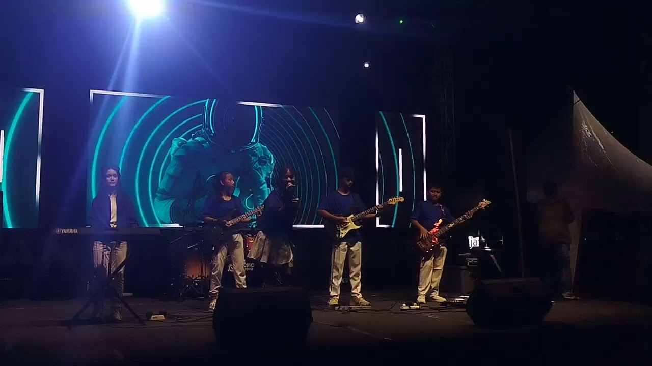 Wonder woman  By BLEND SIX perfom pembukaan peresmian Kantor KADIN