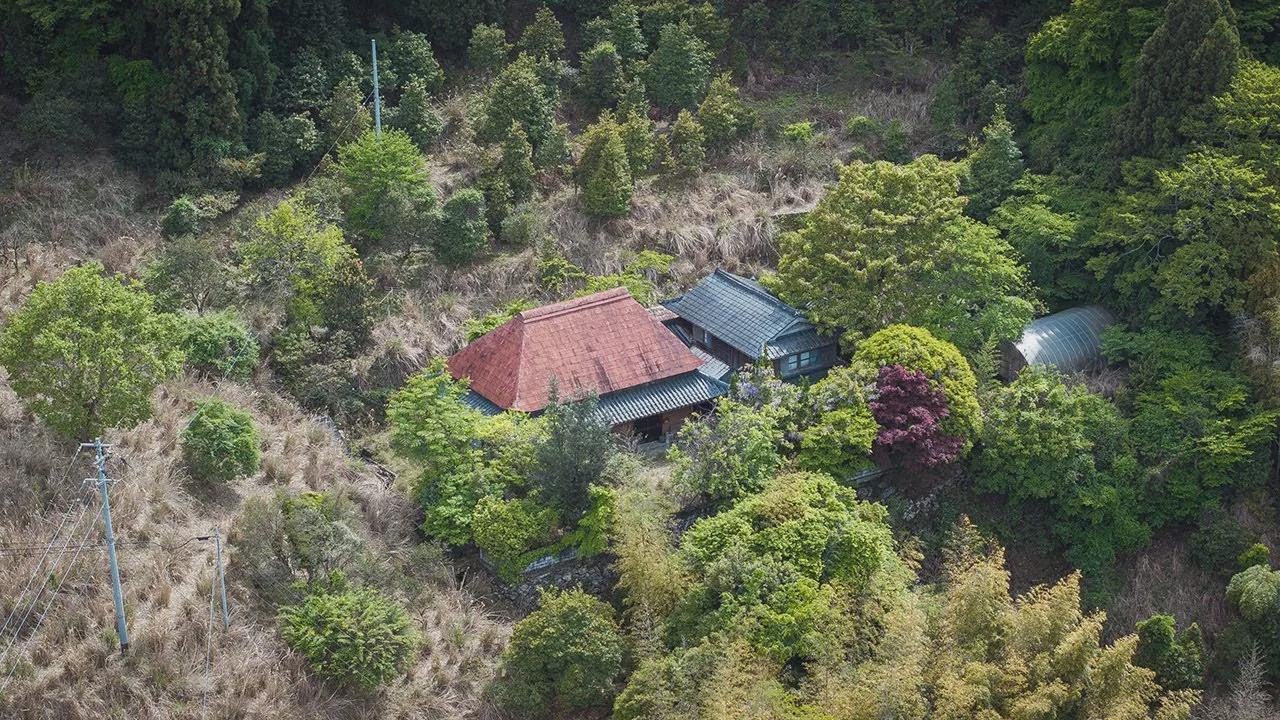 何百年も前から続く書道一家が住んでいた廃屋の謎に迫る！