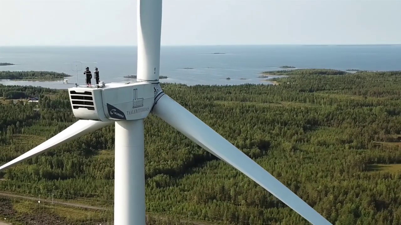 Tuulivoimalan huoltaminen ei sovi korkeanpaikankammoisille